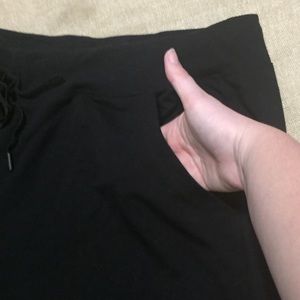 Soft black knit shorts! Has pockets!!